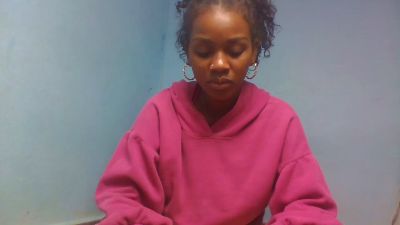 Esmeralda28 live cam on Cam4