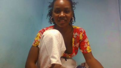 Esmeralda28 live cam on Cam4