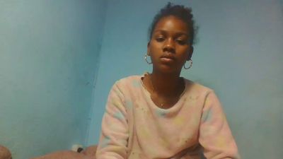 Esmeralda28 live cam on Cam4