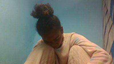 Esmeralda28 live cam on Cam4