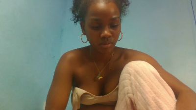 Esmeralda28 live cam on Cam4