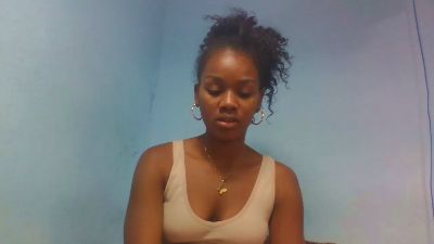 Esmeralda28 live cam on Cam4
