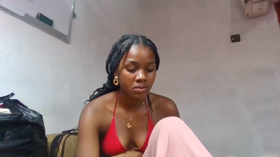 Esmeralda28 live cam on Cam4