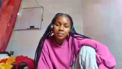 Esmeralda28 live cam on Cam4