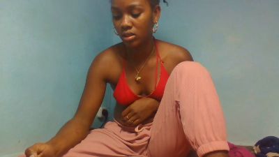 Esmeralda28 live cam on Cam4
