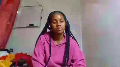 Esmeralda28 live cam on Cam4