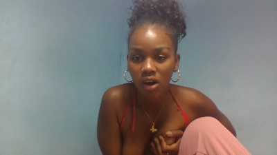 Esmeralda28 live cam on Cam4