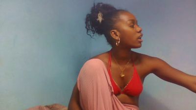 Esmeralda28 live cam on Cam4