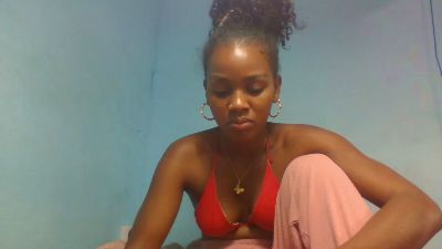 Esmeralda28 live cam on Cam4