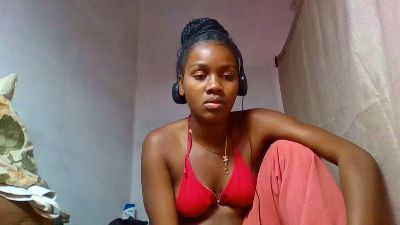 Esmeralda28 live cam on Cam4