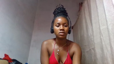 Esmeralda28 live cam on Cam4