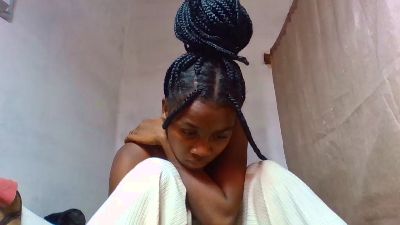 Esmeralda28 live cam on Cam4