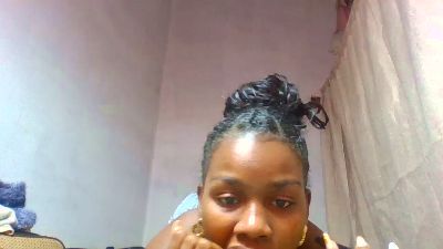 Esmeralda28 live cam on Cam4