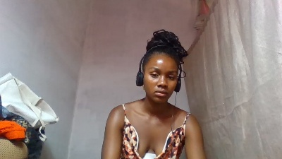 Esmeralda28 live cam on Cam4