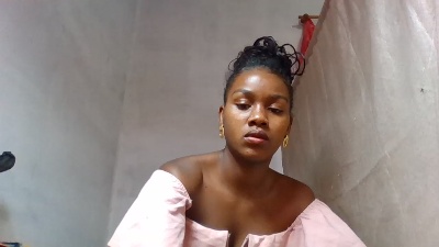 Esmeralda28 live cam on Cam4
