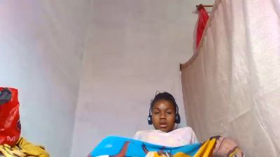 Esmeralda28 live cam on Cam4