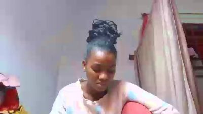 Esmeralda28 live cam on Cam4