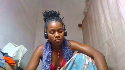 Esmeralda28 live cam on Cam4
