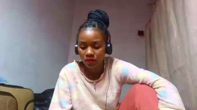 Esmeralda28 live cam on Cam4