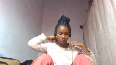 Esmeralda28 live cam on Cam4
