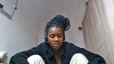 Esmeralda28 live cam on Cam4