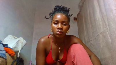Esmeralda28 live cam on Cam4