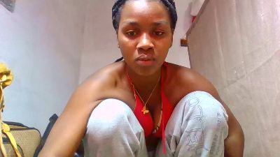 Esmeralda28 live cam on Cam4