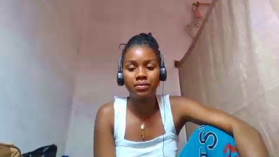 Esmeralda28 live cam on Cam4