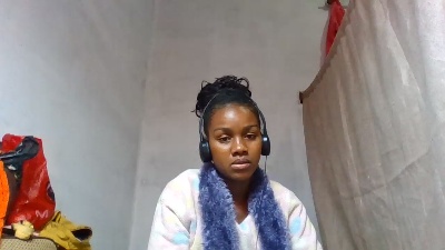 Esmeralda28 live cam on Cam4