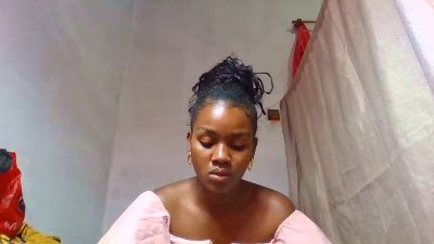 Esmeralda28 live cam on Cam4