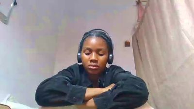 Esmeralda28 live cam on Cam4