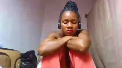 Esmeralda28 live cam on Cam4