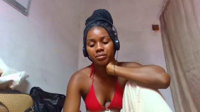 Esmeralda28 live cam on Cam4