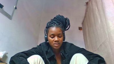 Esmeralda28 live cam on Cam4