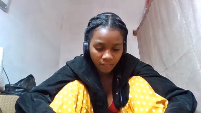 Esmeralda28 live cam on Cam4