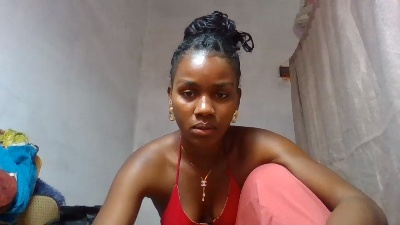 Esmeralda28 live cam on Cam4
