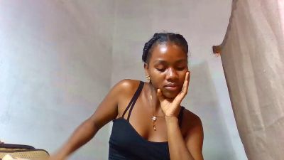 Esmeralda28 live cam on Cam4