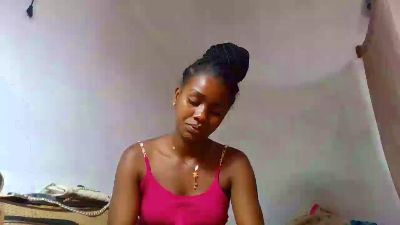 Esmeralda28 live cam on Cam4