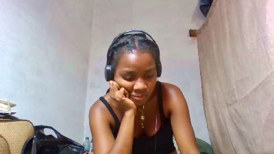 Esmeralda28 live cam on Cam4