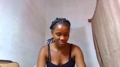 Esmeralda28 live cam on Cam4