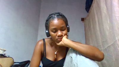Esmeralda28 live cam on Cam4