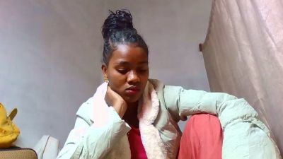 Esmeralda28 live cam on Cam4