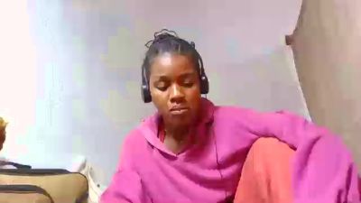 Esmeralda28 live cam on Cam4