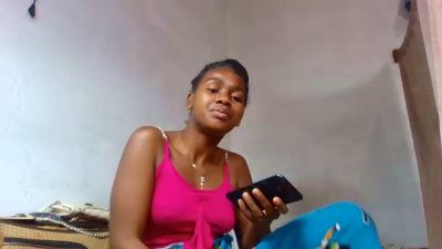 Esmeralda28 live cam on Cam4