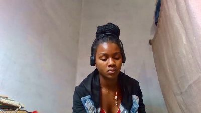 Esmeralda28 live cam on Cam4