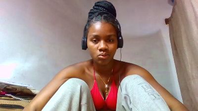 Esmeralda28 live cam on Cam4