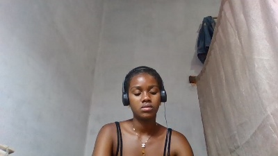 Esmeralda28 live cam on Cam4