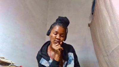Esmeralda28 live cam on Cam4