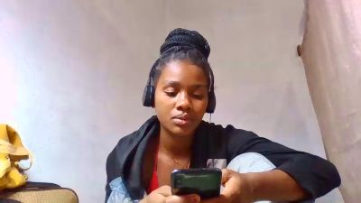 Esmeralda28 live cam on Cam4