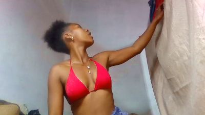 Esmeralda28 live cam on Cam4